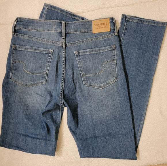 Levi's Mid Rise Straight Jeans 4 - Picture 3 of 4